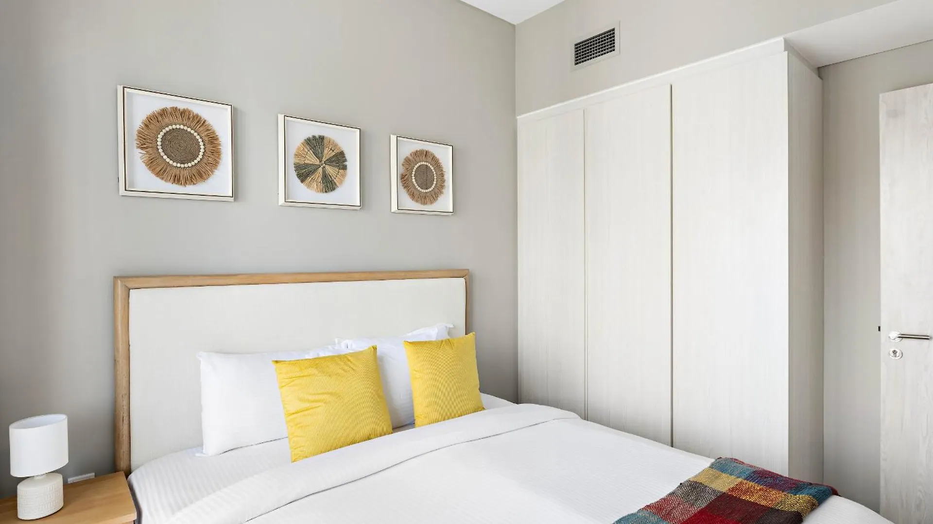 Apartment Exclusive 1-Bdr Stay - Zada Tower, Business Bay Dubai