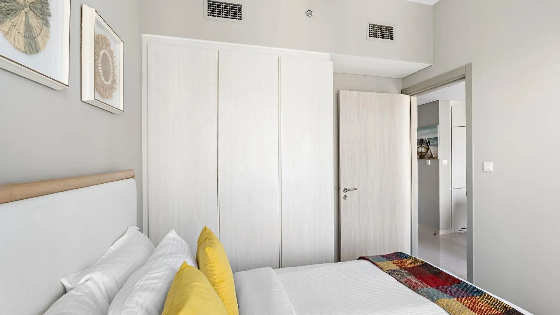 Apartment Exclusive 1-Bdr Stay - Zada Tower, Business Bay Dubai