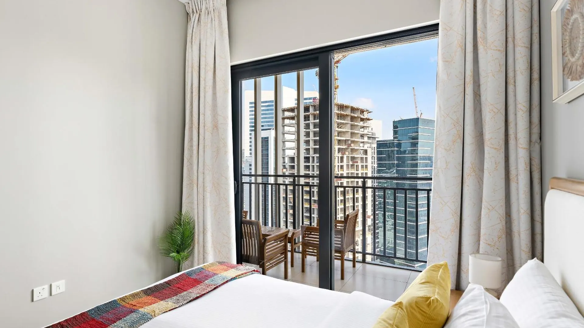 Apartment Exclusive 1-Bdr Stay - Zada Tower, Business Bay Dubai